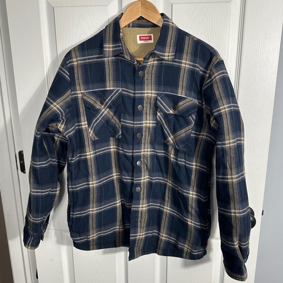 Wrangler sherpa lined flannel shacket/jacket, size small, layer warm - Picture 1 of 12